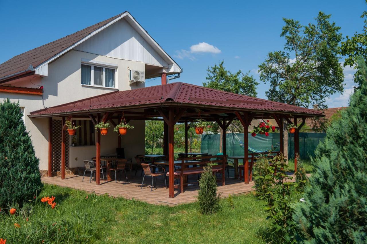 Denisa & Rares Hotel Tasnad Ngoại thất bức ảnh