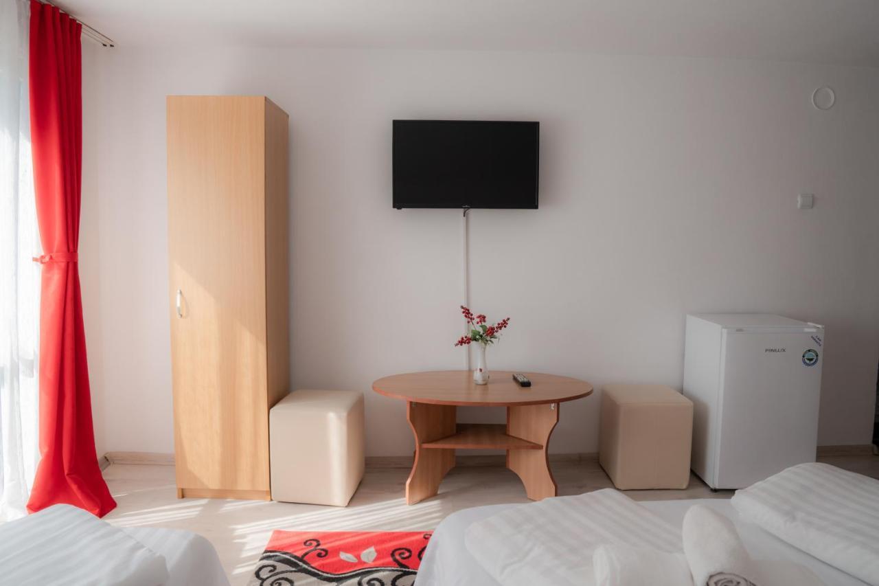 Denisa & Rares Hotel Tasnad Ngoại thất bức ảnh